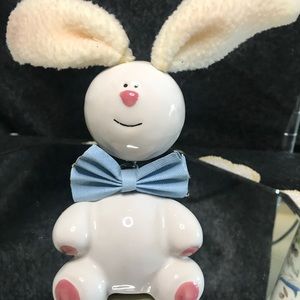 Bobble head bunny
